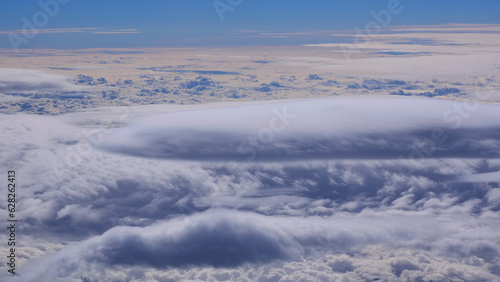 飛行機からの7月の雲1