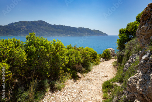 Krajobraz morski, relaks i wypoczynek na plaży Porto Timoni, Korfu, Grecja 