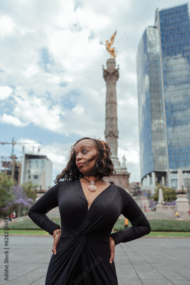 Fototapeta premium beautiful black girl traveling alone