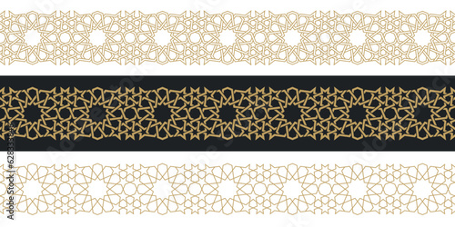 Seamless strokes pattern in authentic arabian style.