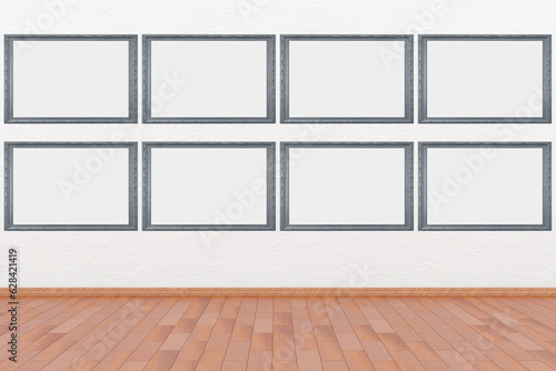 Cornici  quadri vuoti in mostra su muro bianco. Otto cornici con spazio vuoto per inserimento di testo o immagini. Cornici argento.