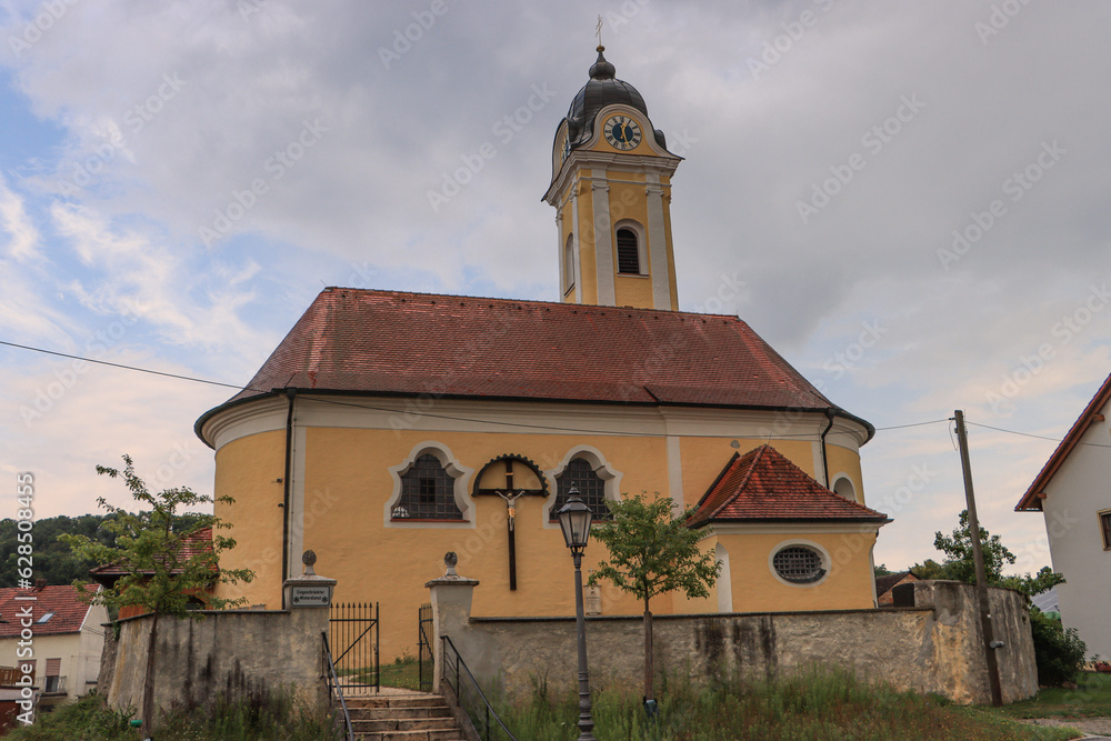 Kirche St. Stephan in Staubing (bei Kelheim) an der Donau