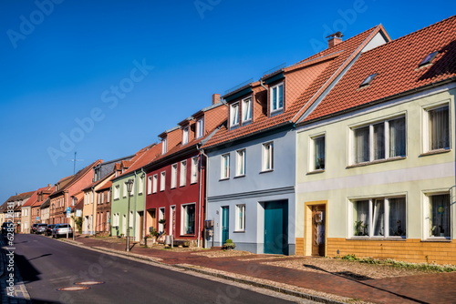 röbel, deutschland - sanierte häuser in der altstadt
