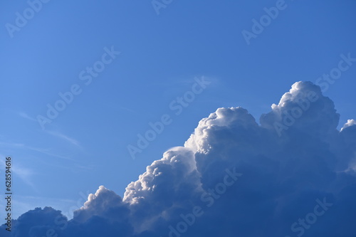 Große Quellwolken vor blauem Himmel, Gewitterwolken