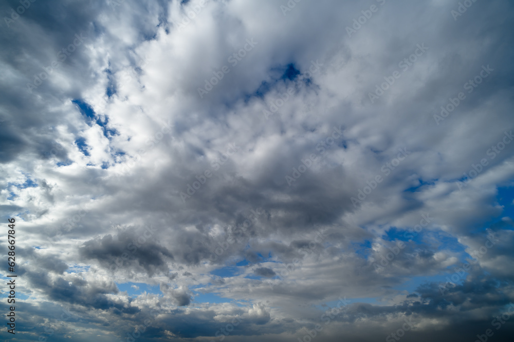 Fototapeta premium beautiful blue sky with cumulus clouds for abstract background