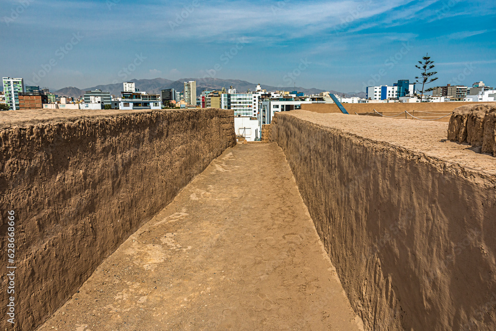 Fototapeta premium Huaca Pucllana
