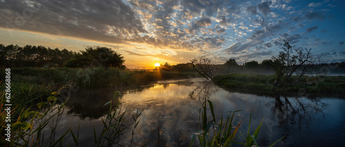 wschód słonca nad rzeka łupawa © Marek