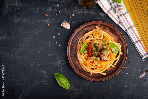 Pasta with minced chicken and stir-fry vegetables. Chicken spaghetti pasta