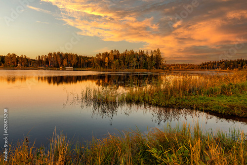 Foto evening landscape of the lake in calm weather