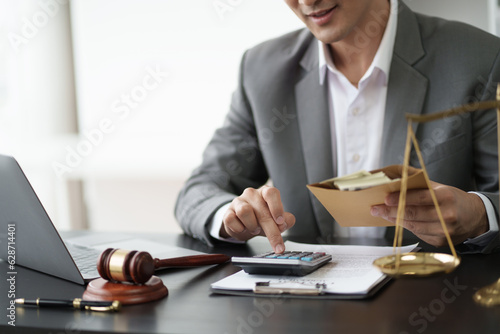 Obraz na plátně Young Asian lawyer calculating the money for signing the contract