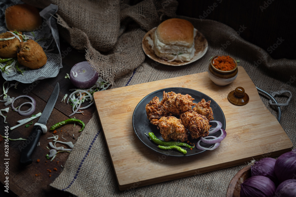 Crispy Kanda bhaji or Bhajji or Pyaj Pakode or fried onion pakora ...