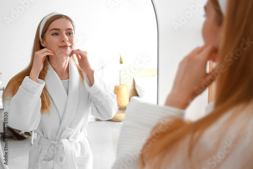 Young woman doing face buil...