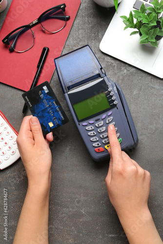 Woman paying with credit ca...
