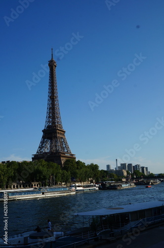Eiffel tower, Paris © Mira