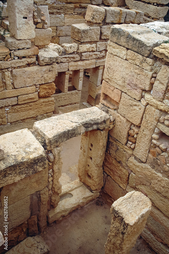 Fototapeta Naklejka Na Ścianę i Meble -  Fortified houses from the Byzantine period in ancient city Sufetula in Sbeitla city in north-central Tunisia