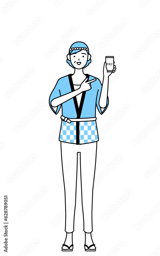 スマホのキャッシュレス・オンライン決済を勧める夏祭りの法被を着たシニア女性