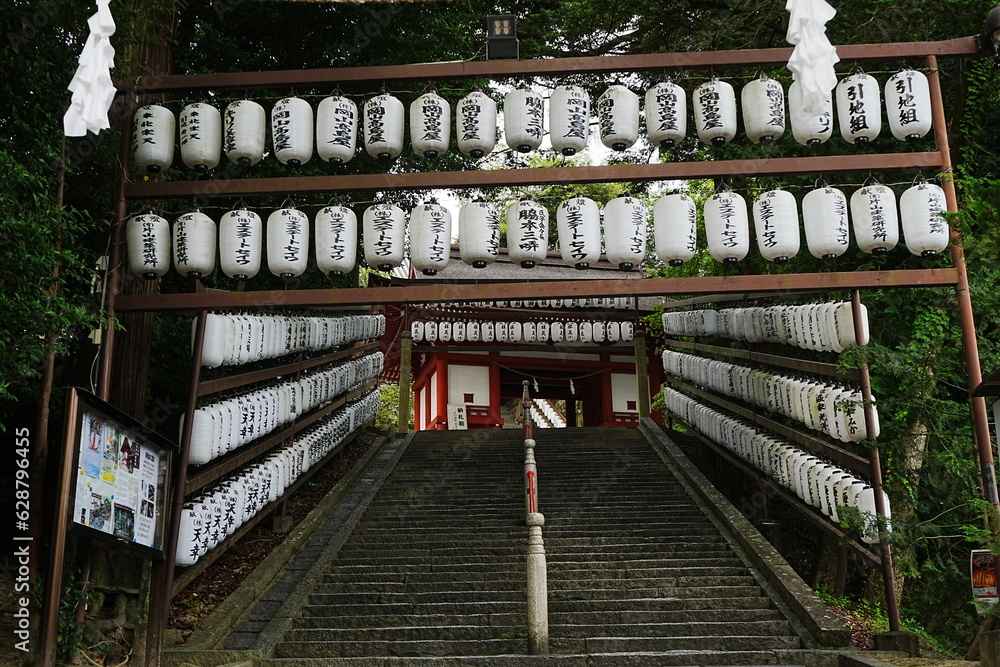 Path to Kibitu-jinja or Shrine in Okayama, Japan - 日本 岡山 吉備津神社 北随神門 参道