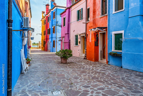 Fototapeta Naklejka Na Ścianę i Meble -  Tranquil scene with the colorful houses in Burano island, Venice