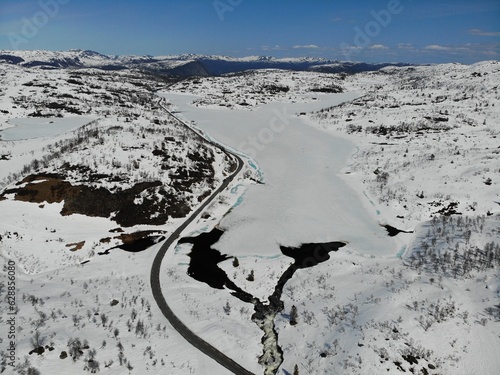 Luftbild am verschneiten Suleskarvegen/Norwegen