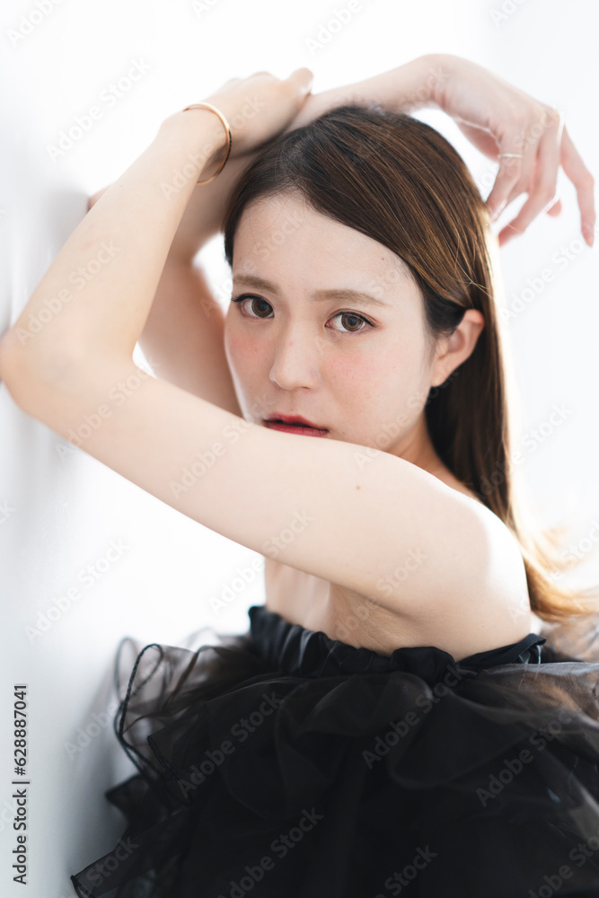 Naklejka premium ステージ衣装を着た女性