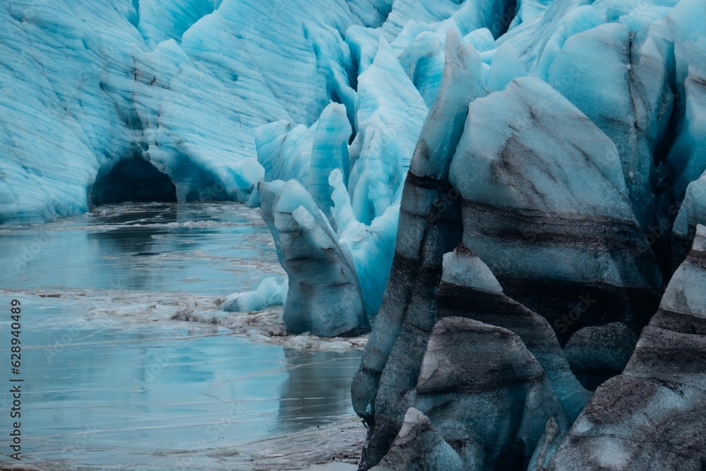 Fototapeta premium Stunning shot of Iceland's Reykjavik, showcasing the icy beauty and wild nature of the region