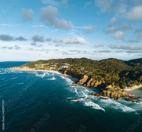 Fotografia Wategoes Beach aerial view at Byron Bay with lighthouse