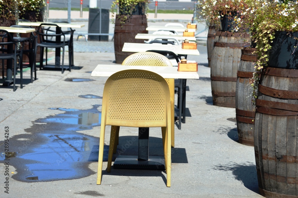 Obraz premium restaurant in the city