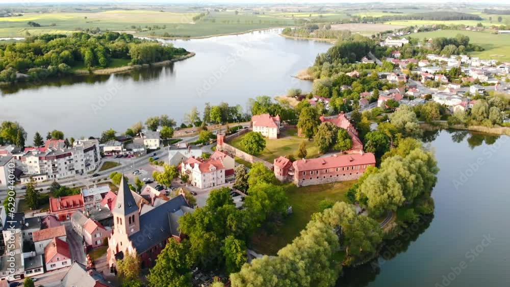 Zamek w Sztumie. Widok z drona przy zachodzie słońca. Zamek w Sztumie. Widok z drona przy zachodzie słońca.