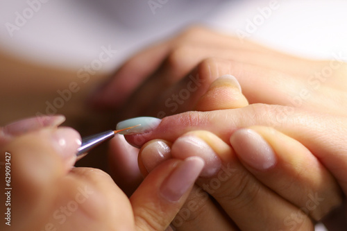 The process of nail polish coating