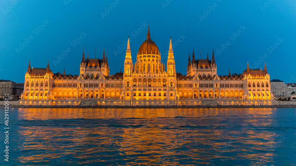 Fototapeta premium hungarian parliament building in Budapest