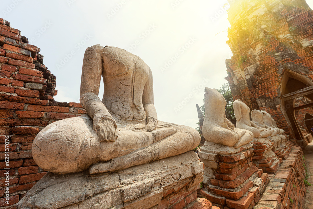 Ancient buddha is broken,old Buddha meditation, Buddha statue has