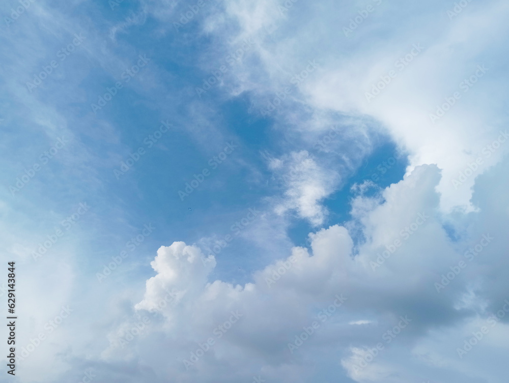 Obraz premium blue sky background with white clouds during day .Abstract white cloud and blue sky in sunny day texture background,Light cloudy texture. Sunny day concept. Vector illustration,