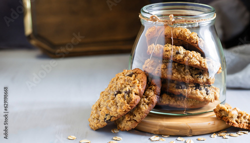 Fotografia Flourless gluten free peanut butter, oatmeal and chocolate chips cookies in glas