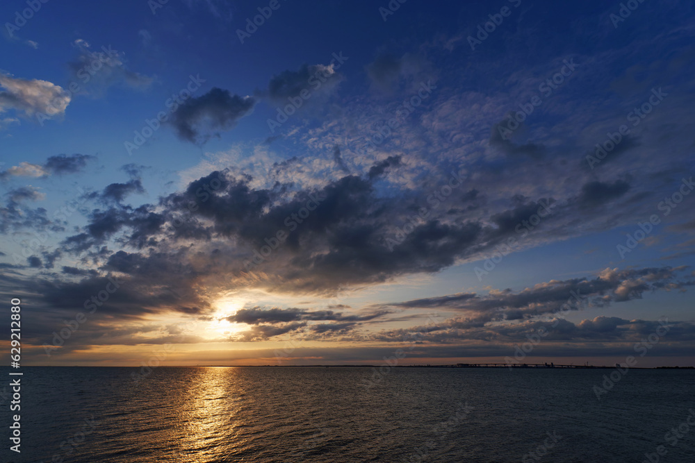Obraz premium Sunrise on the Rochelle city coast and the Île de Ré bridge 