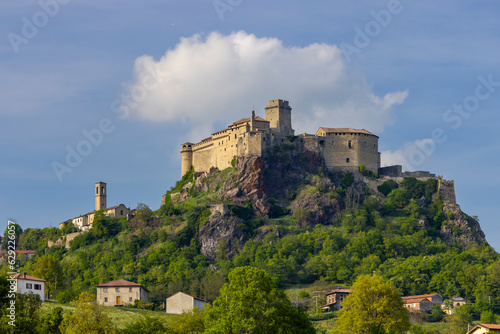 Bardi castle (Castello di Bardi) with town, province of Parma, Emilia Romagna