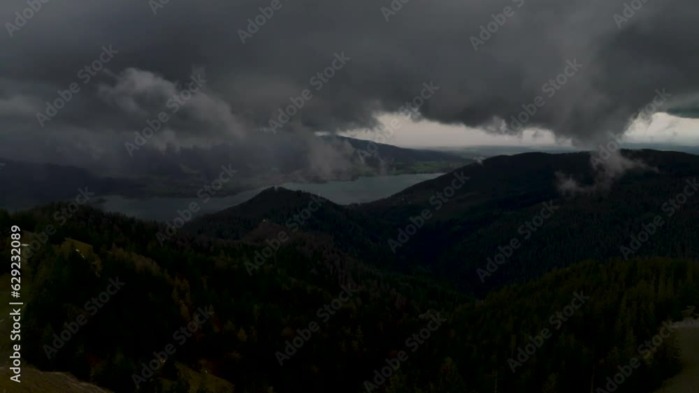 Stürmisches Wetter über den Bayerischen Alpen am Tegernsee Stürmisches Wetter über den Bayerischen Alpen am Tegernsee