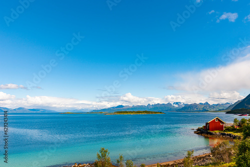 Rotes Haus auf den Lofoten in Norwegen