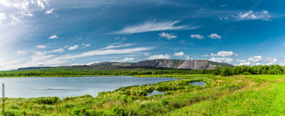 Blick auf den Berg Kiirunavaara in Kiruna, Lappland, Schweden Blick auf den Berg Kiirunavaara in Kiruna, Lappland, Schweden