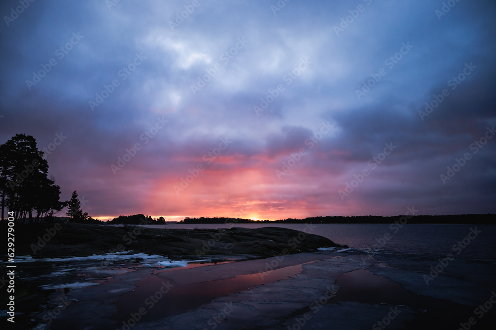 Obraz premium On the south coast of Finland in Helsinki suburbs with a view across the islands