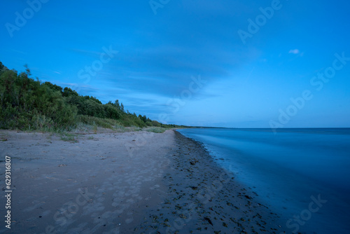 Fototapeta Naklejka Na Ścianę i Meble -  beach at sunset lake Peipus