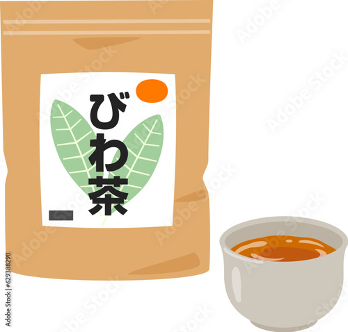 袋入りのビワ茶と湯呑に注いだお茶