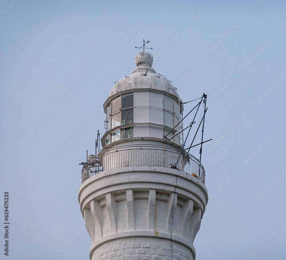 日本海に突き出た出雲日御碕灯台(島根県出雲市) 日本海に突き出た出雲日御碕灯台(島根県出雲市)