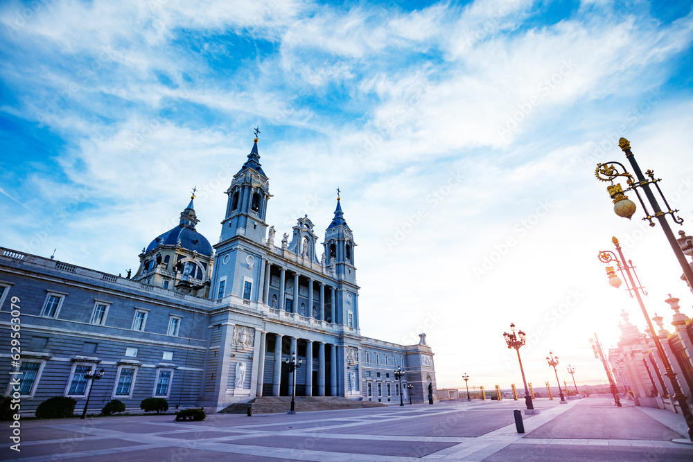 Obraz premium Almudena Cathedral at Plaza de la Armeria town square