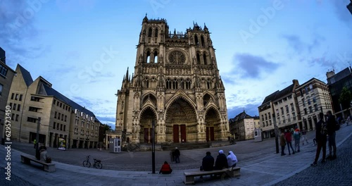 A timelapse of the cathedral of Amiens at dusk