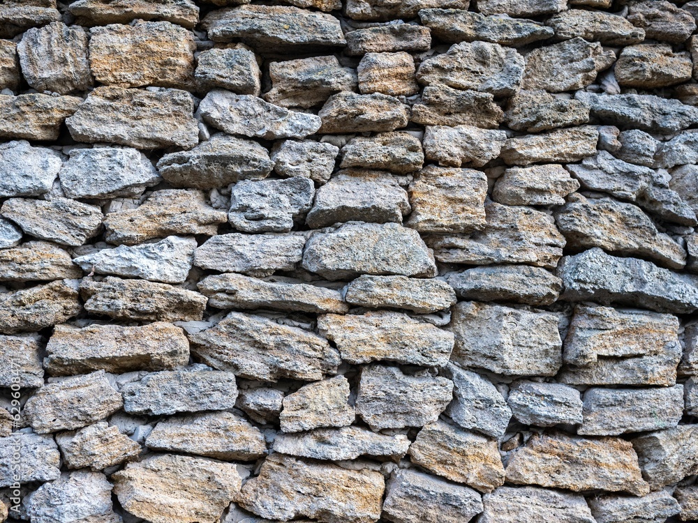 Outdoor stone wall composed of assorted sizes of rocks