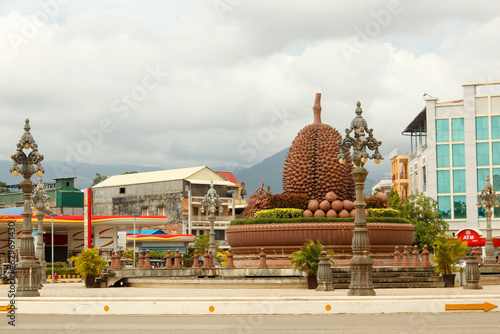 Fotografi Durian monument, Kampot city center. Cambodia