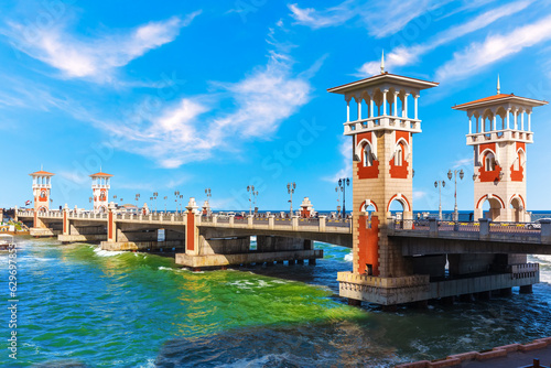 Obraz na płótnie Famous Stanley Bridge on the promenade of Alexandria, view on the famous towers, Egypt w salonie
