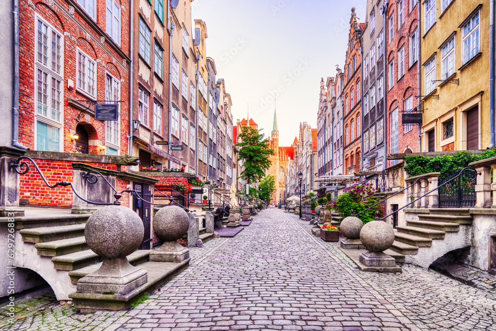 Obraz premium Famous Mariacka Street with Basilica of St. Mary in the Background, Gdansk, Poland