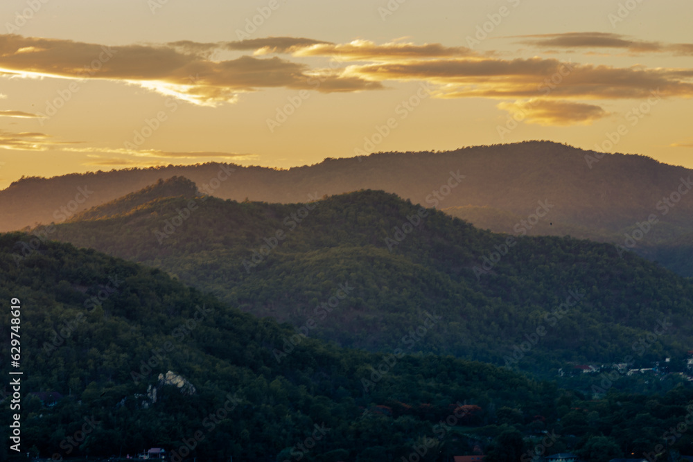 Naklejka premium panoramic background of high mountain scenery, overlooking the atmosphere of the sea, trees and wind blowing in a cool blur, spontaneous beauty