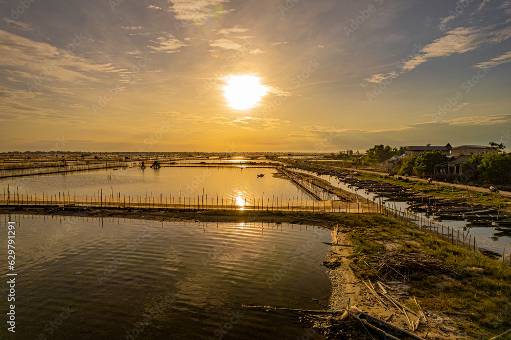 Obraz premium Sunrise in the Tam Giang lagoon, Hue city, Thua Thien Hue province, Vietnam.